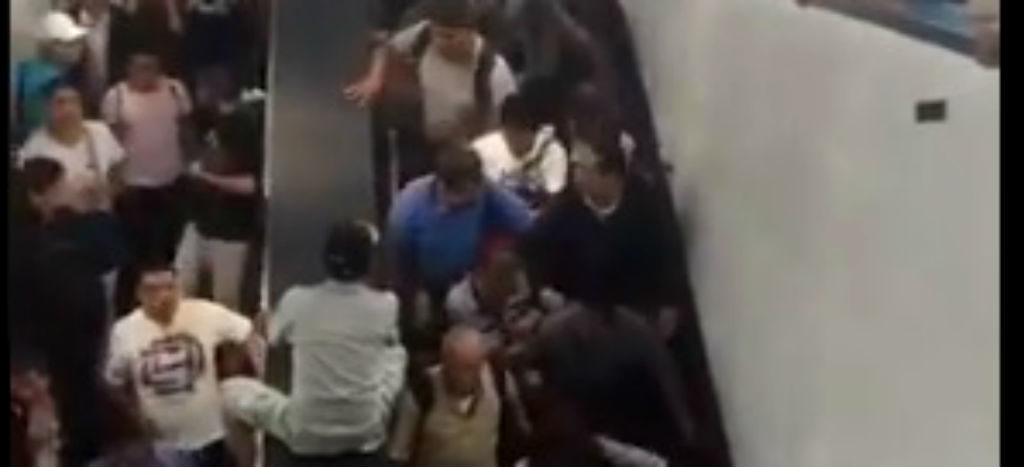 Saturación en el Metro Pantitlán causa “tapón” en escaleras eléctricas; 4 lesionadas | Videos