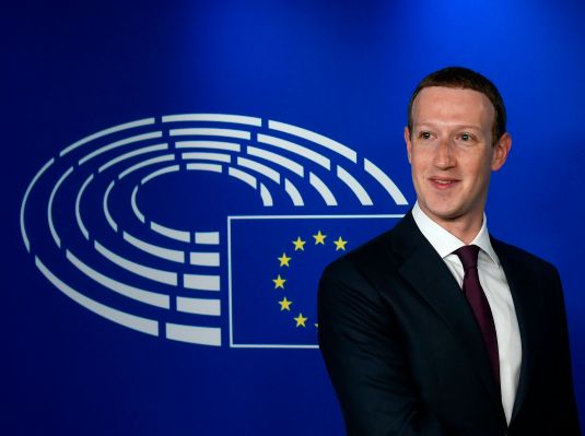 Según un estudio de la UE, Facebook sigue siendo un gran lugar para ampliar las noticias de la basura antes de las elecciones