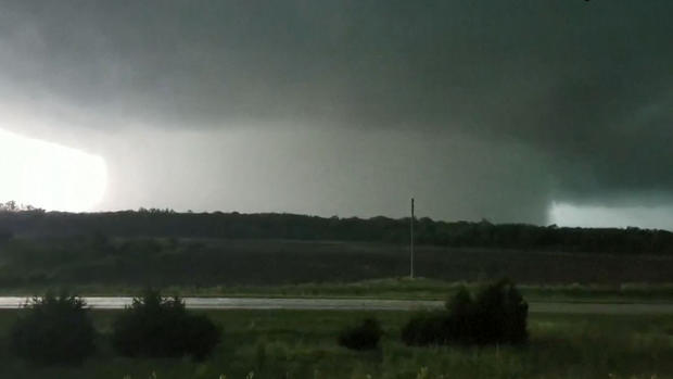 [TLMD - LV] Monstruoso tornado captado en video en Kansas