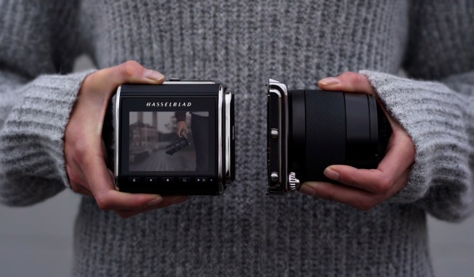 La nueva cámara de formato medio de Hasselblad es un pequeño y hermoso guiño a la historia