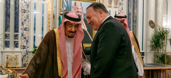 Pompeo llega a Arabia Saudita; se reúne con rey Salmán