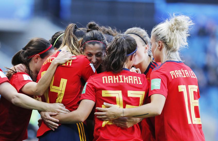 3-1: España se pone líder de su grupo con una gran remontada