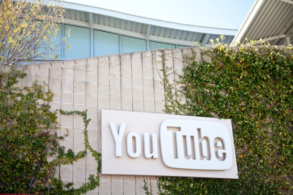 Al tratar de despejar la "confusión" sobre la política contra el acoso, YouTube crea más confusión