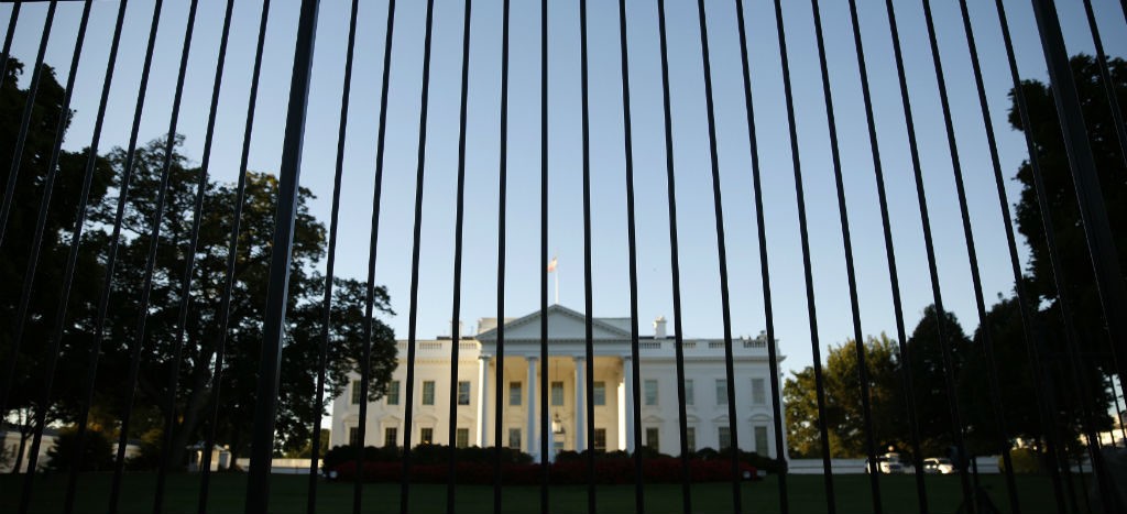 Casa Blanca cierra sus puertas por paquete sospechoso
