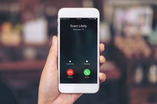FCC aprueba la medida instando a los operadores a bloquear las llamadas automáticas de forma predeterminada