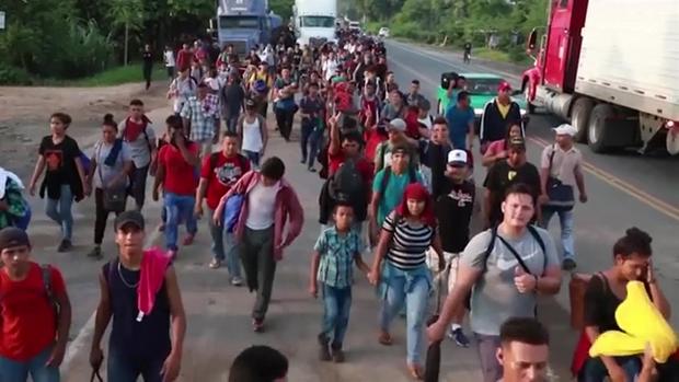 [TLMD - LV] Mexico frena enorme caravana de migrantes
