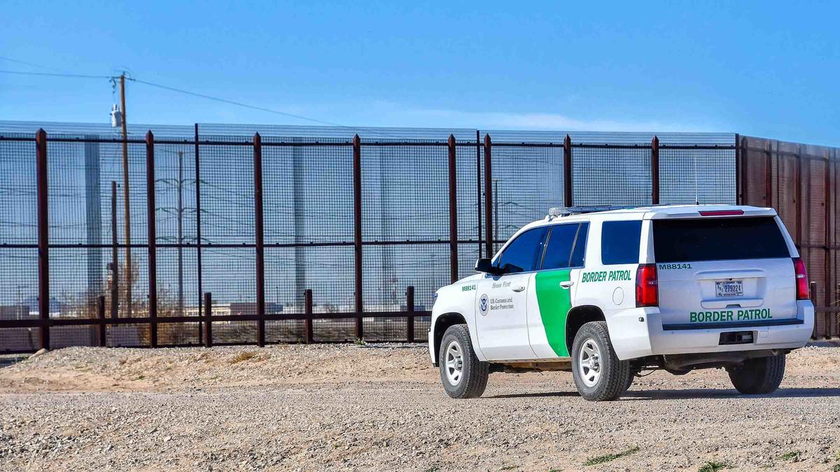 Migrante muere tras desmayarse en estación fronteriza