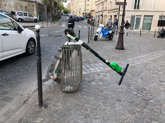 París frena las startups de scooter
