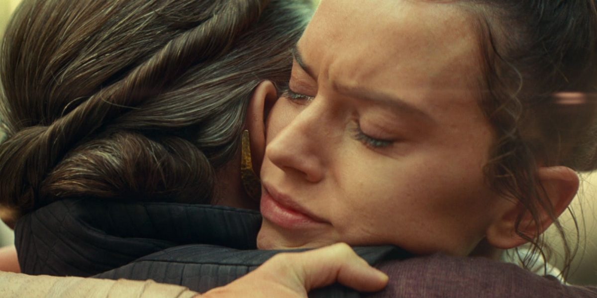 Star Wars 9: Daisy Ridley comparte lo que Carrie Fisher está diciendo durante su abrazo