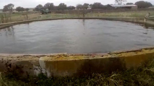 Viral: otro video del extraño movimiento del agua en un tanque en La Pampa