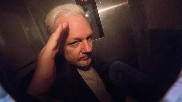 EEUU presenta más cargos contra fundador de WikiLeaks
