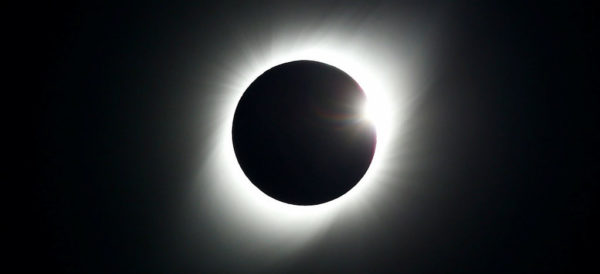 Eclipse solar oscureció cielo chileno durante dos minutos | Video