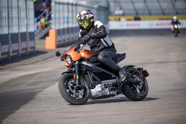 Dentro del cambio de EV de Harley Davidson con un paseo en su LiveWire
