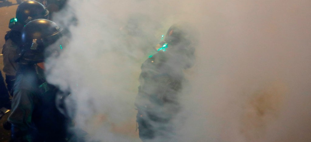 Con gases lacrimógenos termina séptima marcha en Hong Kong
