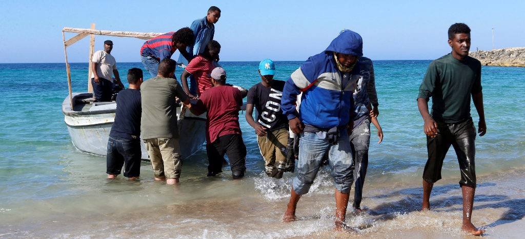 Recuperan 62 cadáveres de naufragio en costas libias