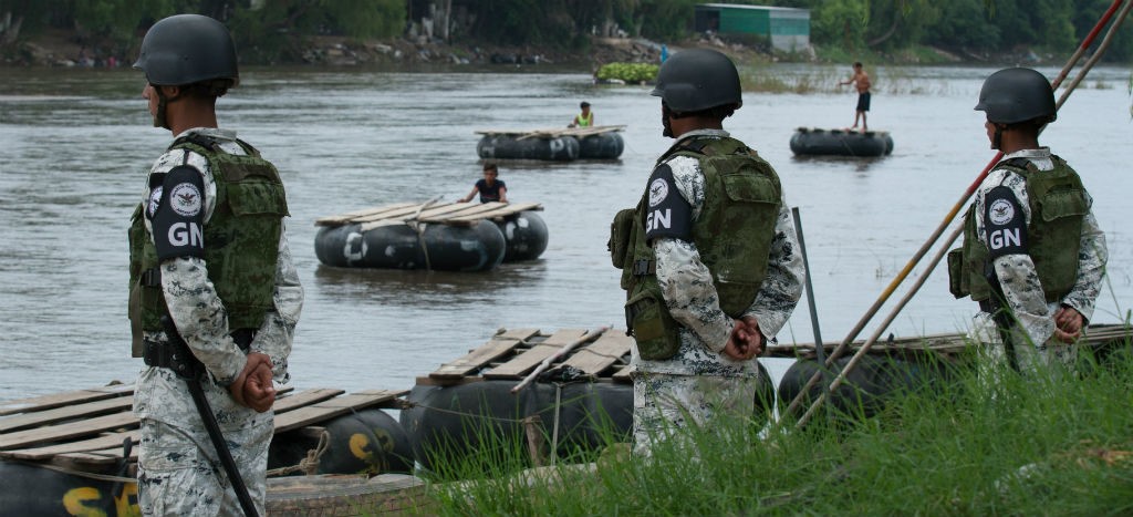 200 elementos de la Guardia Nacional contienen migrantes en el río Suchiate | Fotos