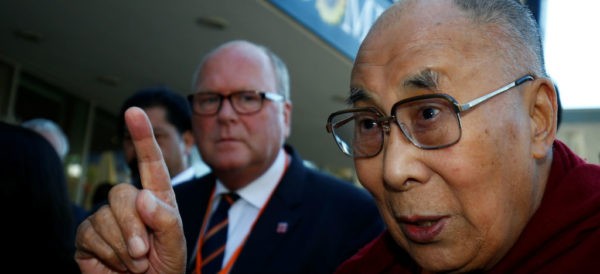 Dalai Lama se disculpa por afirmaciones sobre cómo tendría que ser su sucesora