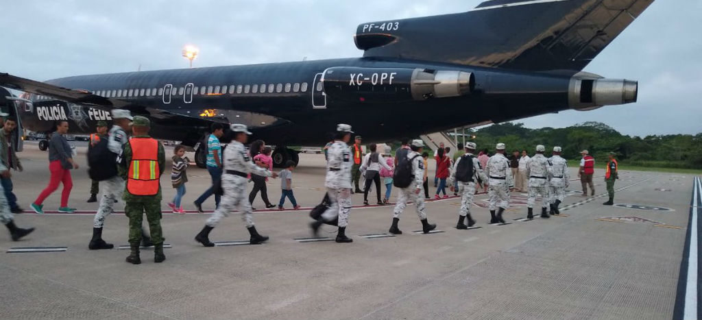 Deportan a 110 hondureños a San Pedro Sula, desde Tabasco