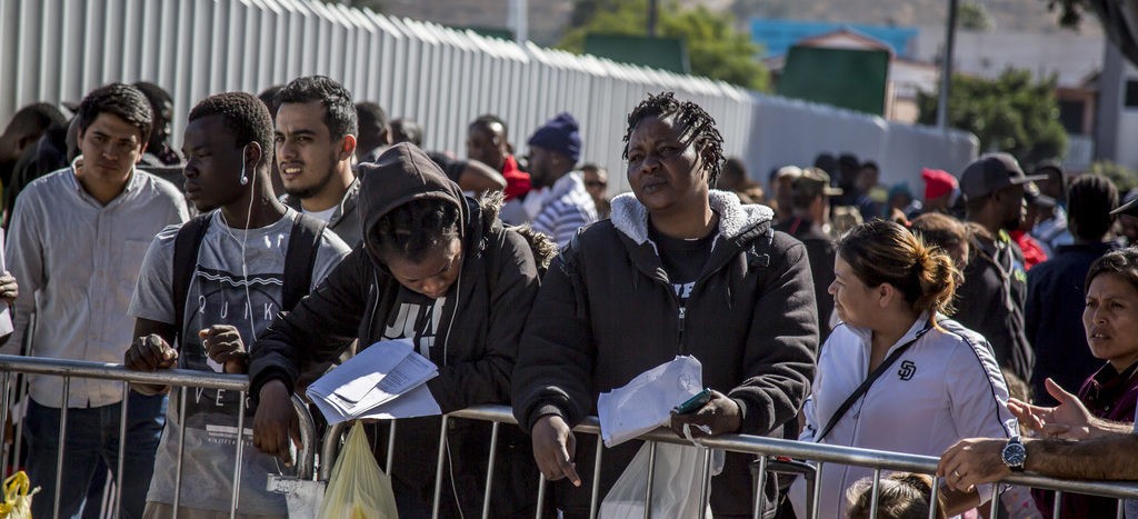 EU anuncia nueva regla que endurece y limita solicitudes de asilo en EU