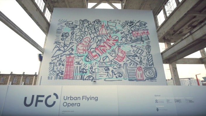 Este rocío de drones pintó un mural de grafitis de tamaño jumbo.