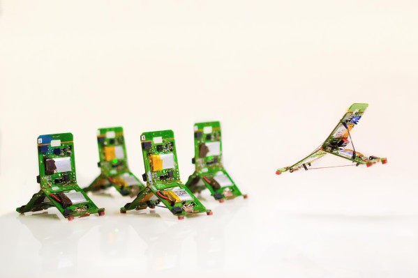 Estos robo-hormigas pueden trabajar juntos en enjambres para navegar por terrenos difíciles
