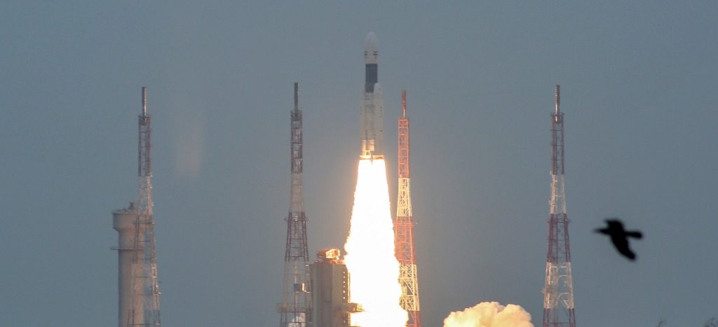 India lanzó con con éxito su segunda misión lunar
