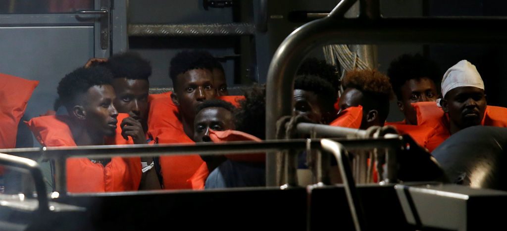 Italia prohíbe el desembarco de 135 inmigrantes en sus costas