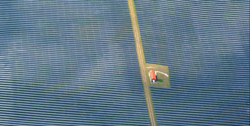 Los paneles solares podrían hacer que el agua salada sea segura para la agricultura