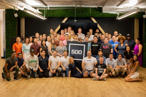 Meet 500 Startups '25 lotes de startups