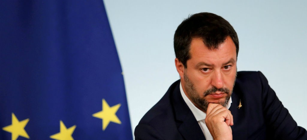 Ministro italiano cierra centro para inmigrantes más grande de Europa
