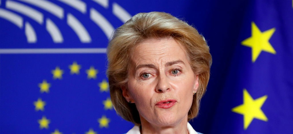 Renuncia ministra alemana de Defensa, va por la Comisión Europea