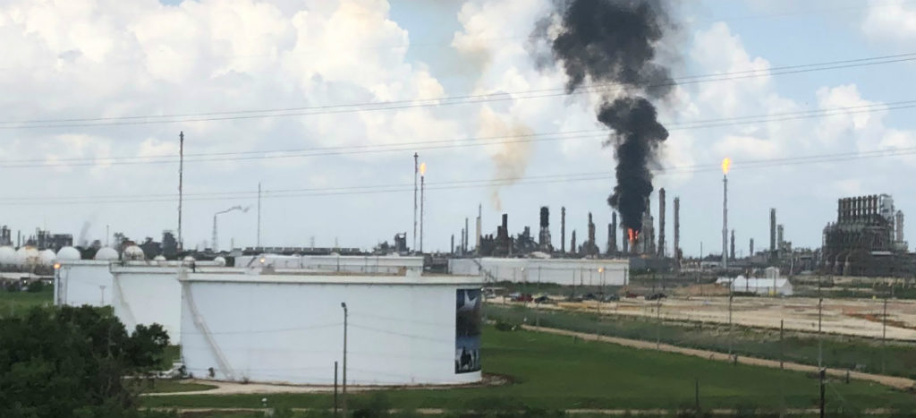 Reportan explosión en refinería de Texas