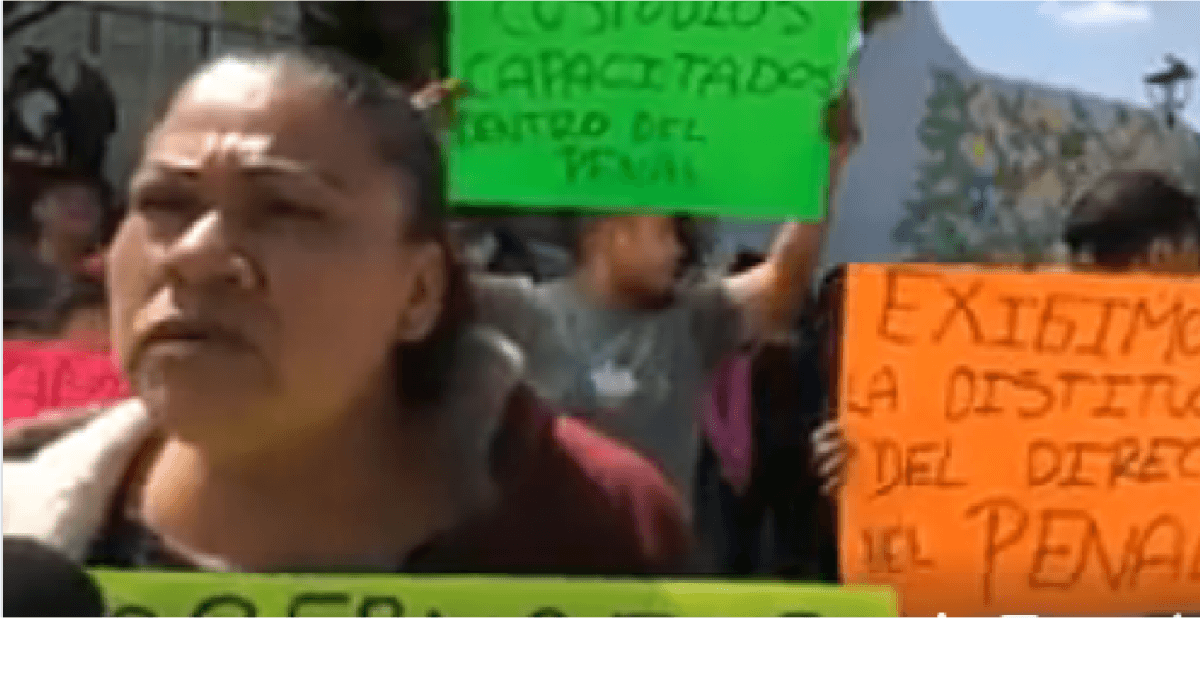 Siguen agresiones contra internos del penal de San José El Alto, denuncian en protesta familiares  