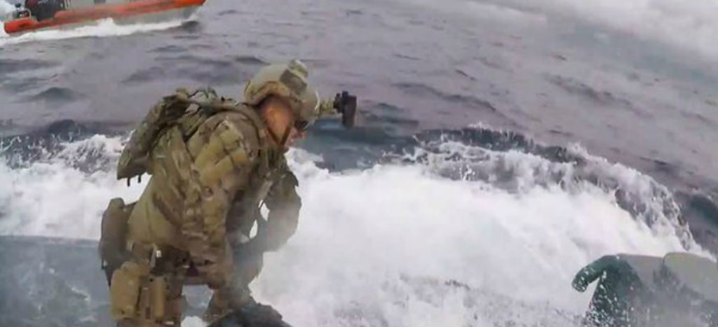 Tras dramática persecución, Guardia Costera de EU intercepta submarino con 17 toneladas de cocaína | Video