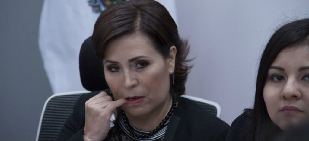 “Rosario Robles no está prófuga ni huyendo de la justicia y va a dar la cara”: abogado