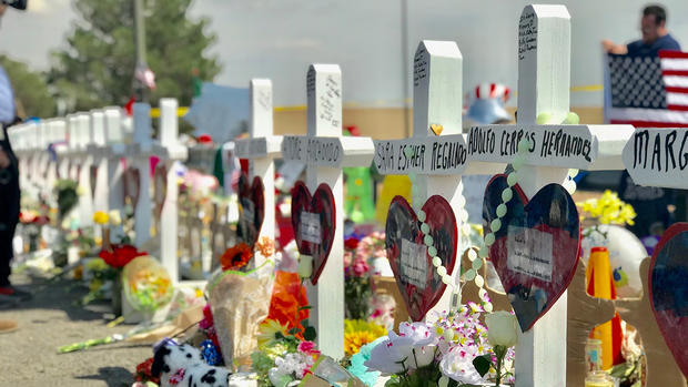 Recordando a los fallecidos en la masacre de El Paso