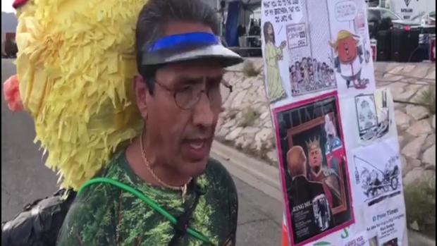 [TLMD - NATL] Hispano protesta contra Trump en El Paso: “nos trajo muerte con su racismo”