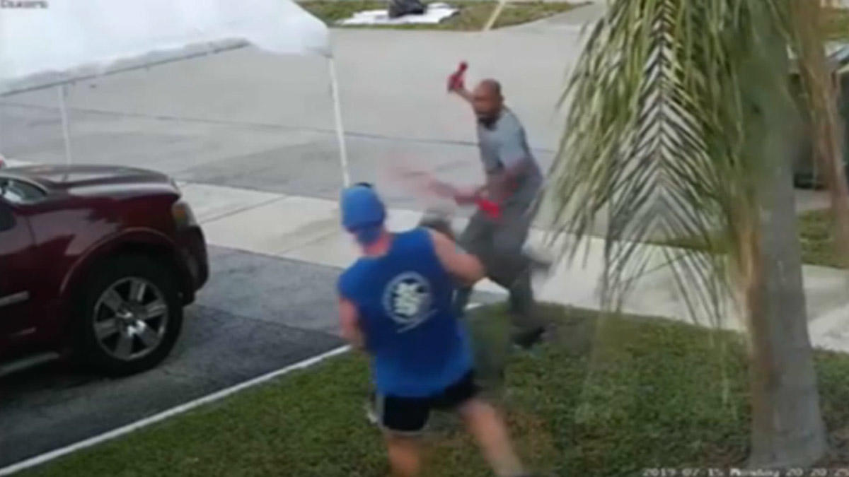 Hombre intenta atacar a vecino con espada tras disputa