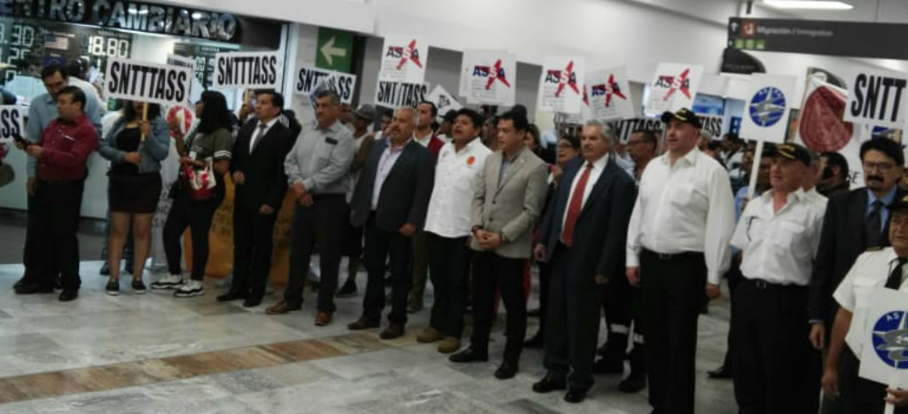 Trabajadores de Mexicana piden ayuda a AMLO para reanudar operaciones