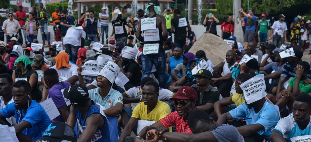 812 migrantes africanos varados en Tapachula consiguen amparo para salir de México