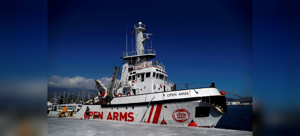 Buque Open Arms pide desembarcar en puerto seguro con más de 121 migrantes rescatados a bordo