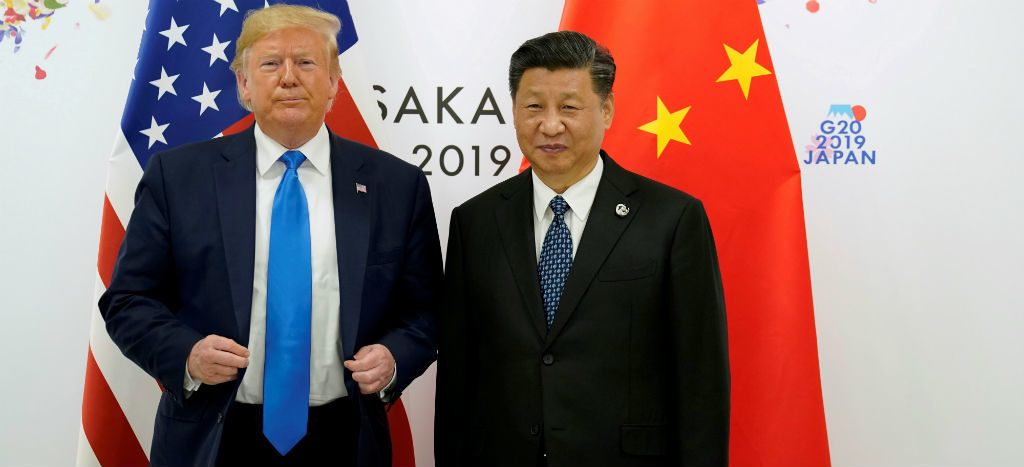 Continúa guerra comercial; Trump responde a China con aranceles del 30%