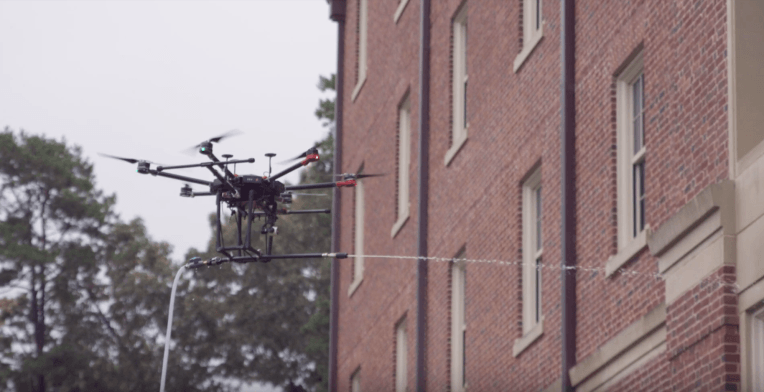El dron de Lucid está construido para limpiar el exterior de su casa u oficina
