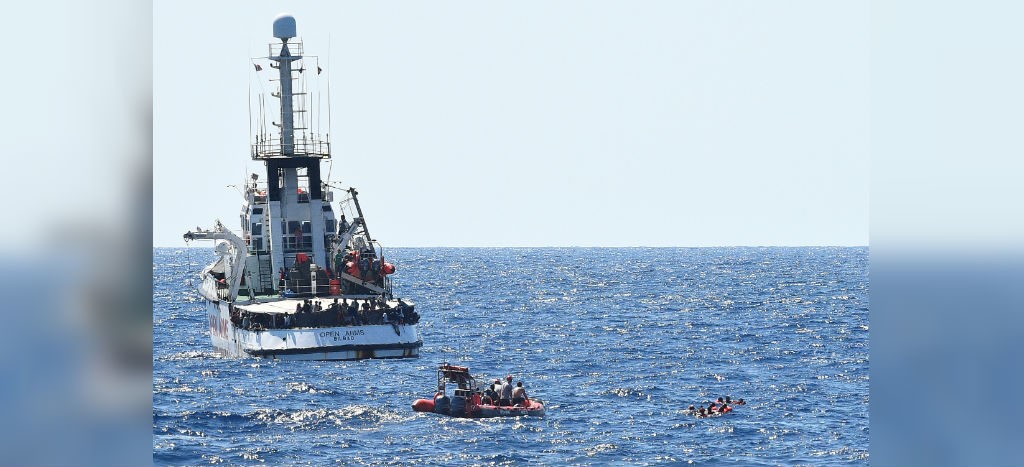 España envía barco para rescatar a migrantes del Open Arms
