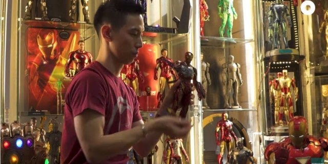 Este hombre tiene una habitación dedicada a figuras de Iron Man