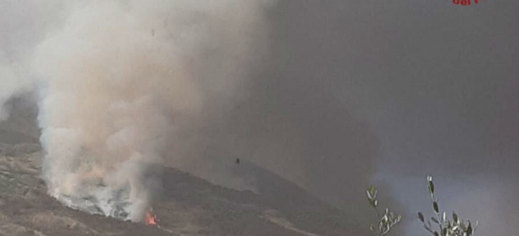 Explosión en volcán Stromboli causa alarma entre pobladores | Video
