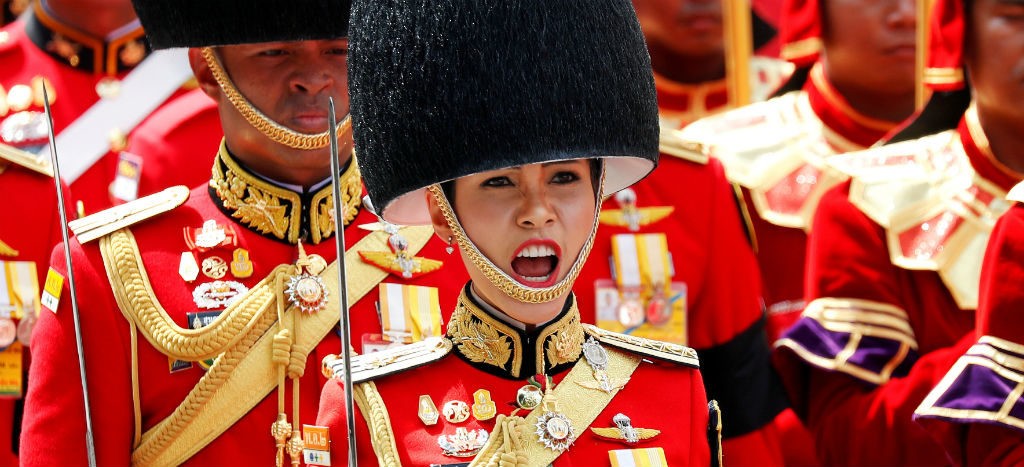 Fotos de concubina del rey de Tailandia colapsa la página del palacio real | Galería