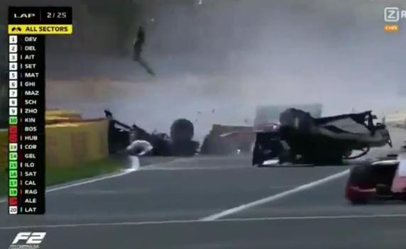Correa y Hubert, envueltos en un fuerte accidente en la primera magna del GP de Bélgica de Fórmula 2