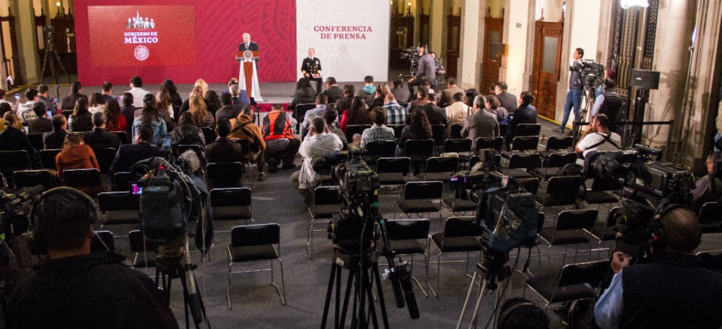 Improcedente, queja por las conferencias mañaneras de AMLO, determina el INE