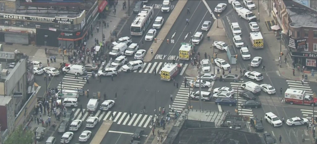 Nuevo tiroteo en EU, ahora en Filadelfia; 5 policías heridos